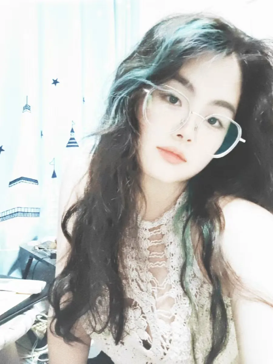 何静萱 page 8 full